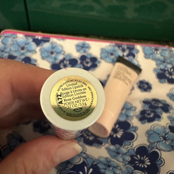 Estee Lauder Makeup Set with Blue Floral Bag - Picture 3 of 5